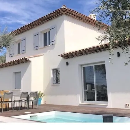 Nice, Magnifique Vue Avec Piscine