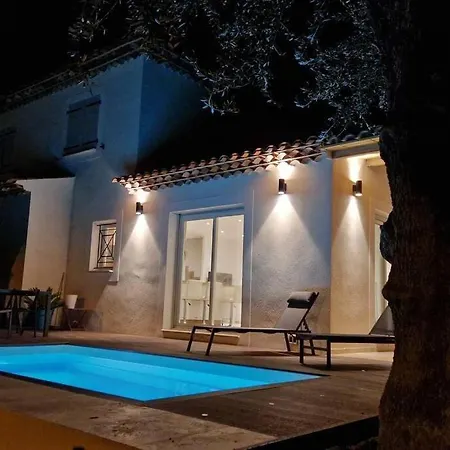 Nice, Magnifique Vue Avec Piscine