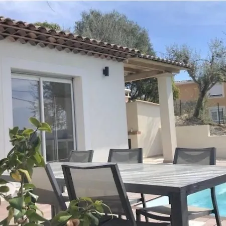 Nice, Magnifique Vue Avec Piscine