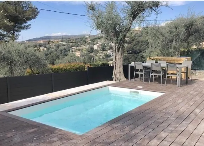 Nice, Magnifique Vue Avec Piscine