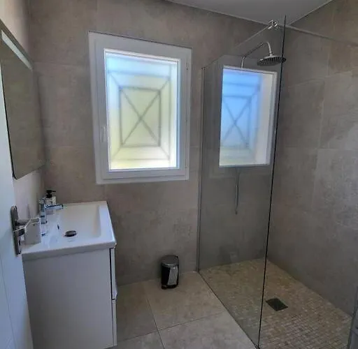 Nice, Magnifique Vue Avec Piscine فيلة