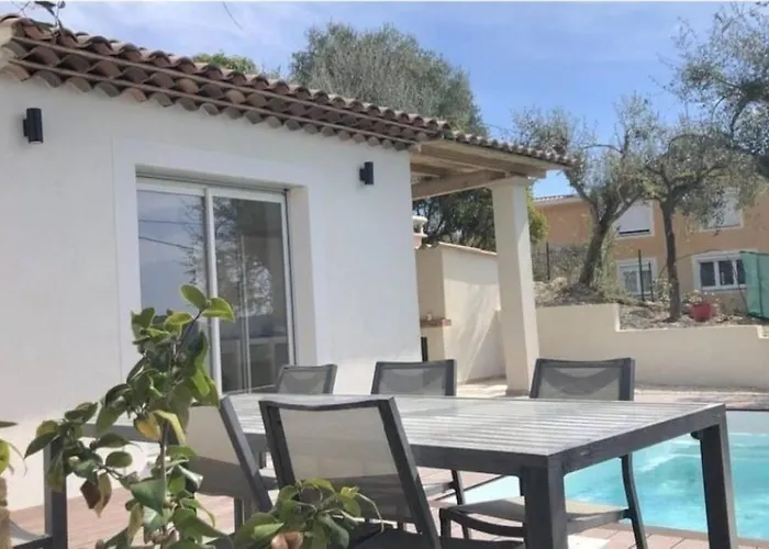 Nice, Magnifique Vue Avec Piscine