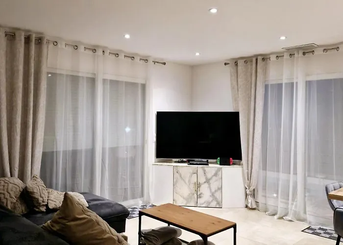 Nice, Magnifique Vue Avec Piscine فيلة نيس