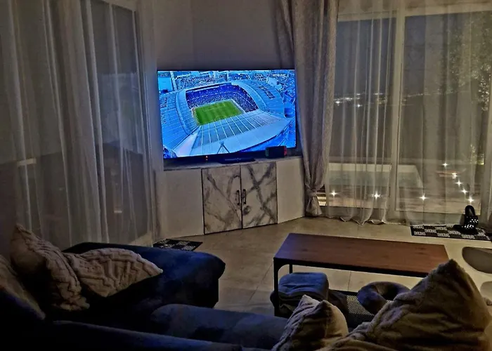 Nice, Magnifique Vue Avec Piscine *