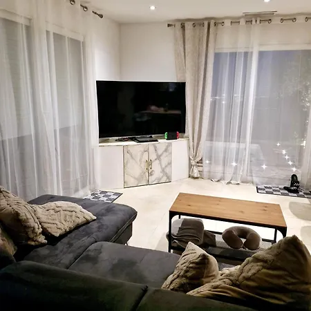 Вилла Nice, Magnifique Vue Avec Piscine